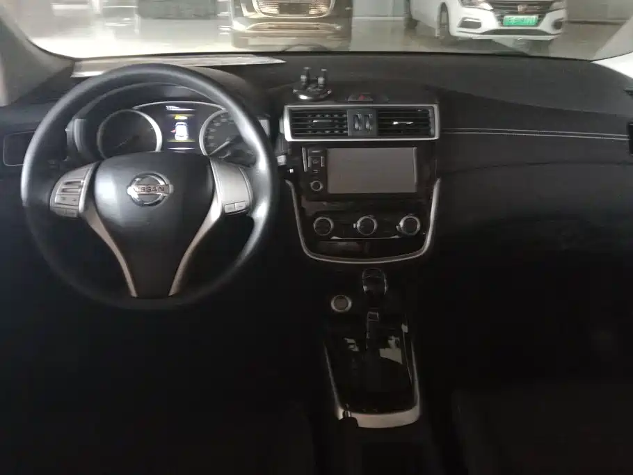 Nissan Tiida 2018 — фото 12