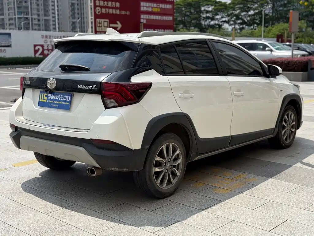 Toyota Yaris L 2021