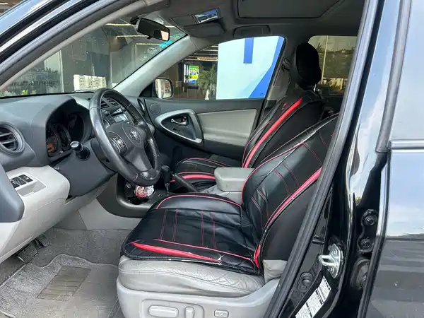 Toyota RAV4 2011