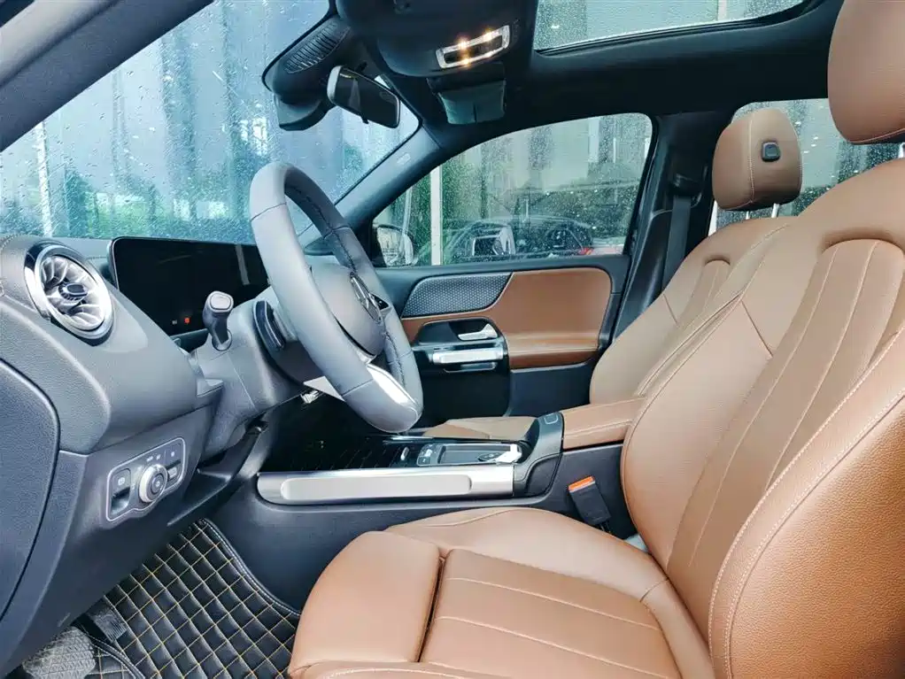 Mercedes-Benz GLB 2025 — фото 10