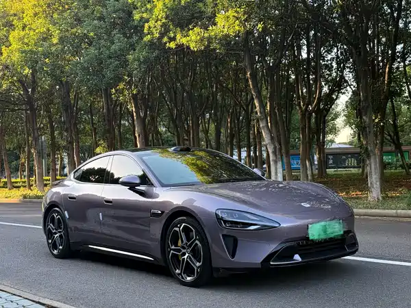 Xiaomi SU7 2024