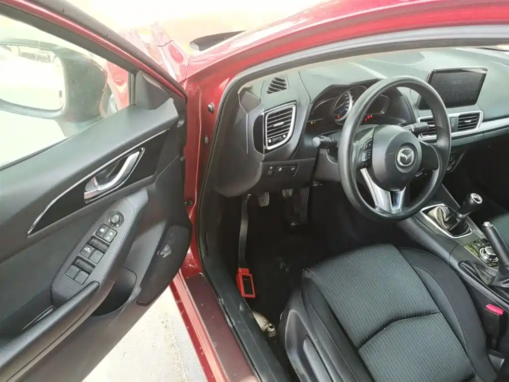 Mazda 3 Axela 2015 — фото 16