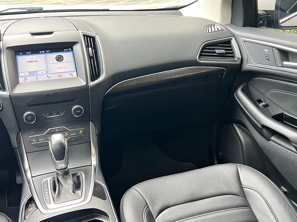 Ford Edge 2017 — фото 12