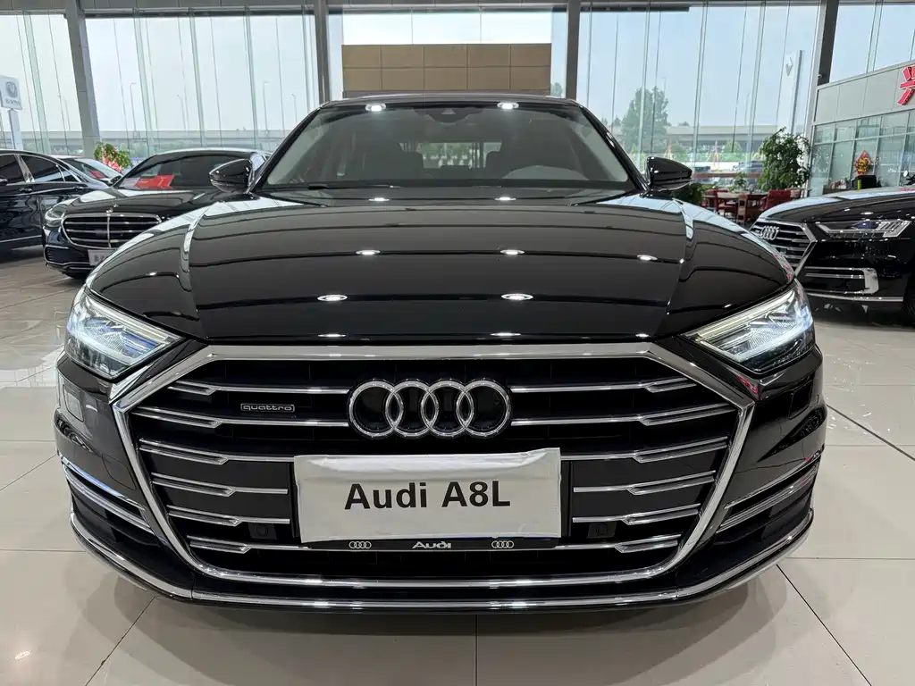 Audi A8 2022 — фото 2