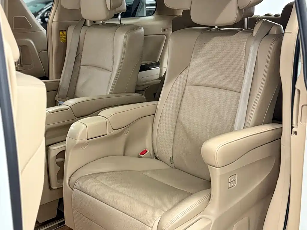 Toyota Alphard 2012 — фото 14