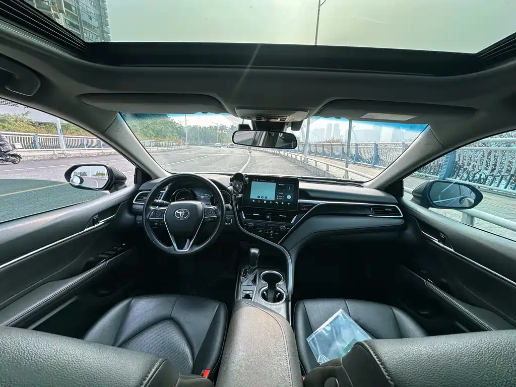 Toyota Camry 2021 — фото 12