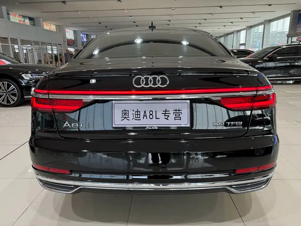 Audi A8 2022 — фото 4