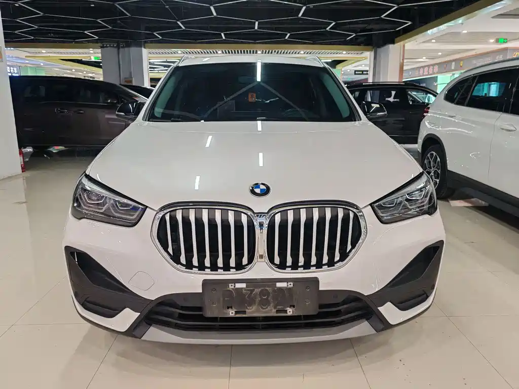 BMW X1 2022 — фото 1