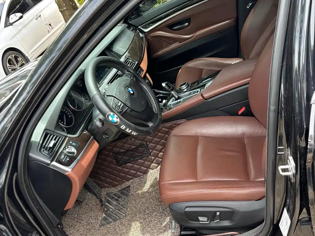 BMW 5 Series 2015 — фото 11