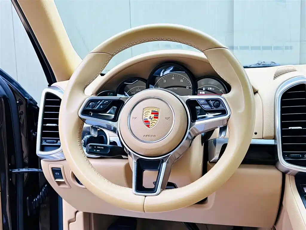 Porsche Cayenne 2015 — фото 10