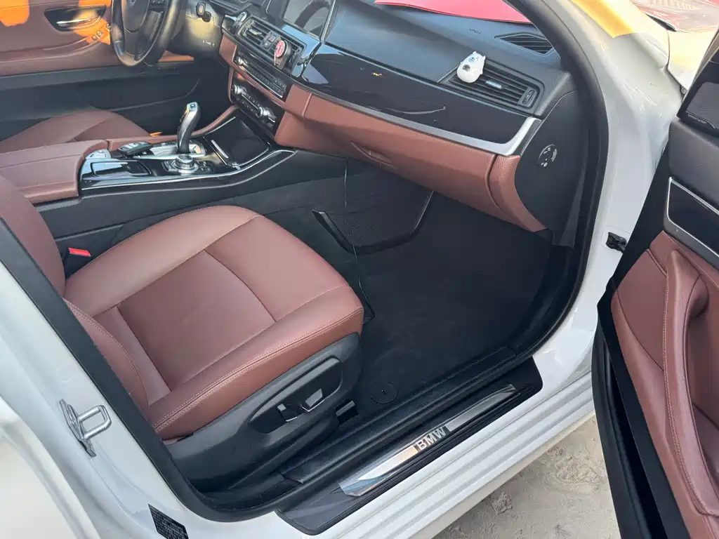 BMW 5 Series 2016 — фото 15