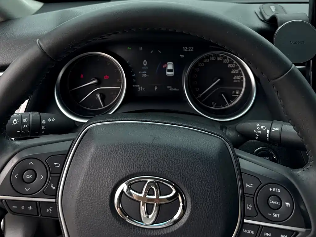 Toyota Camry 2021 — фото 13