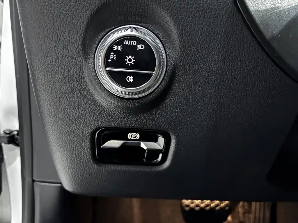 Mercedes-Benz C-Class 2024 — фото 15
