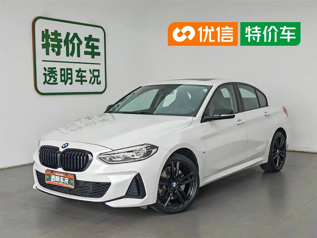 BMW 1 Series 2022 — фото 1