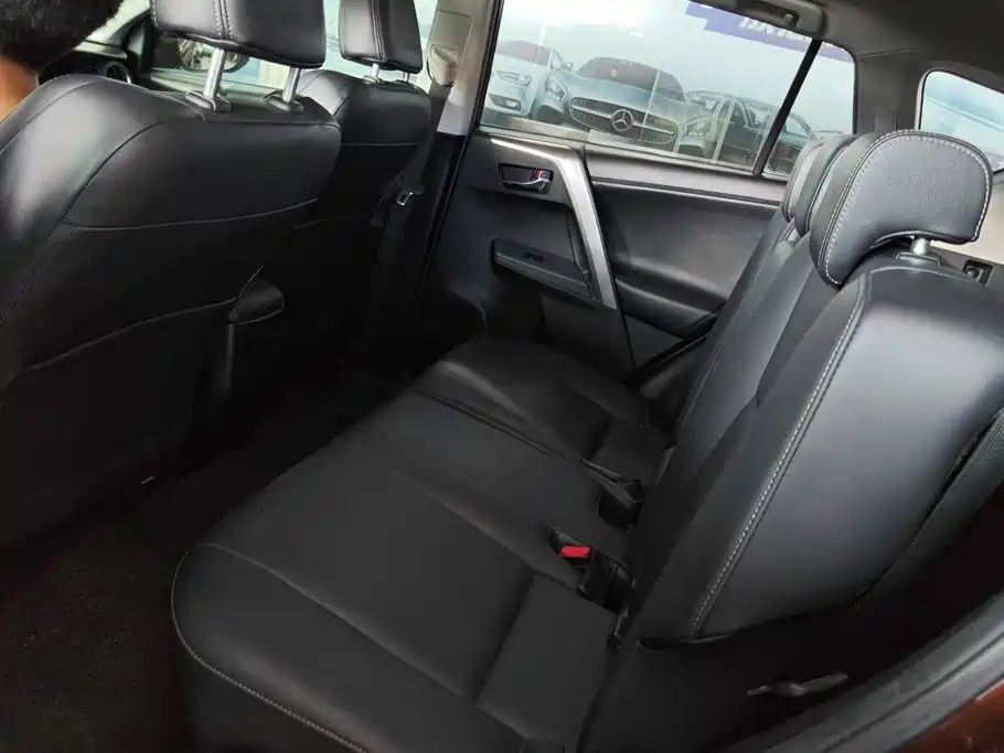 Toyota RAV4 2015 — фото 11