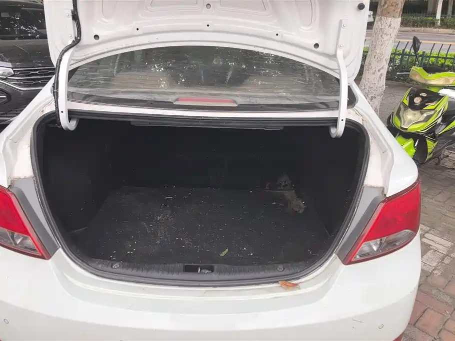 Hyundai Verna 2015 — фото 4