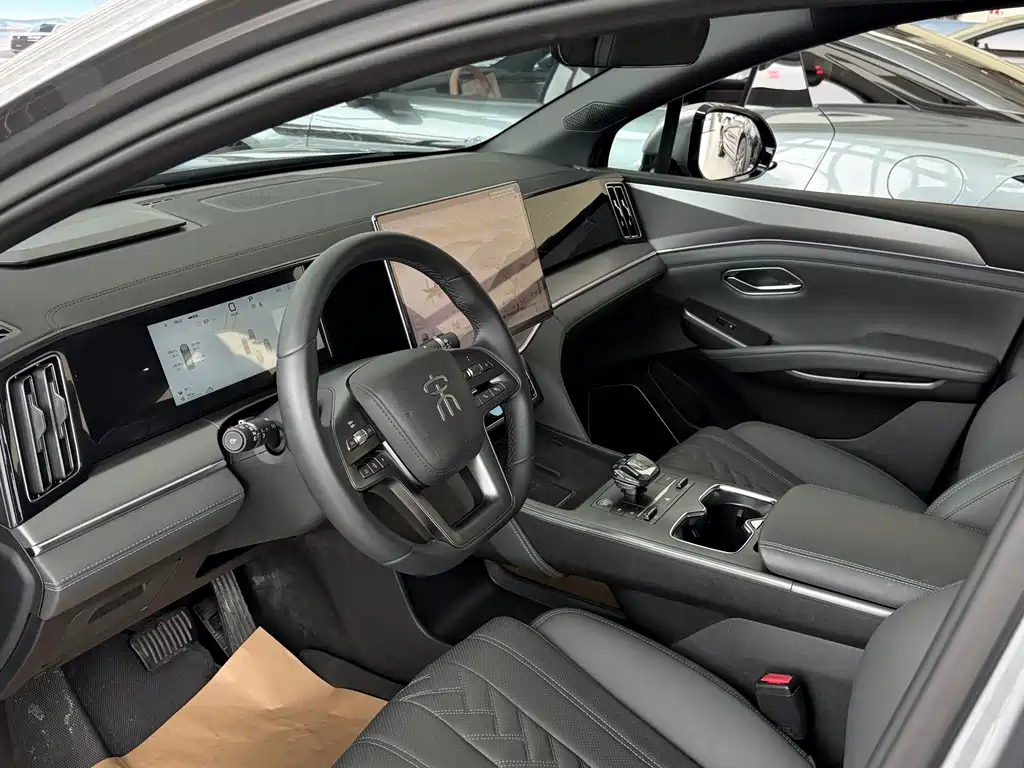 BYD L DM-i 2026 — фото 16