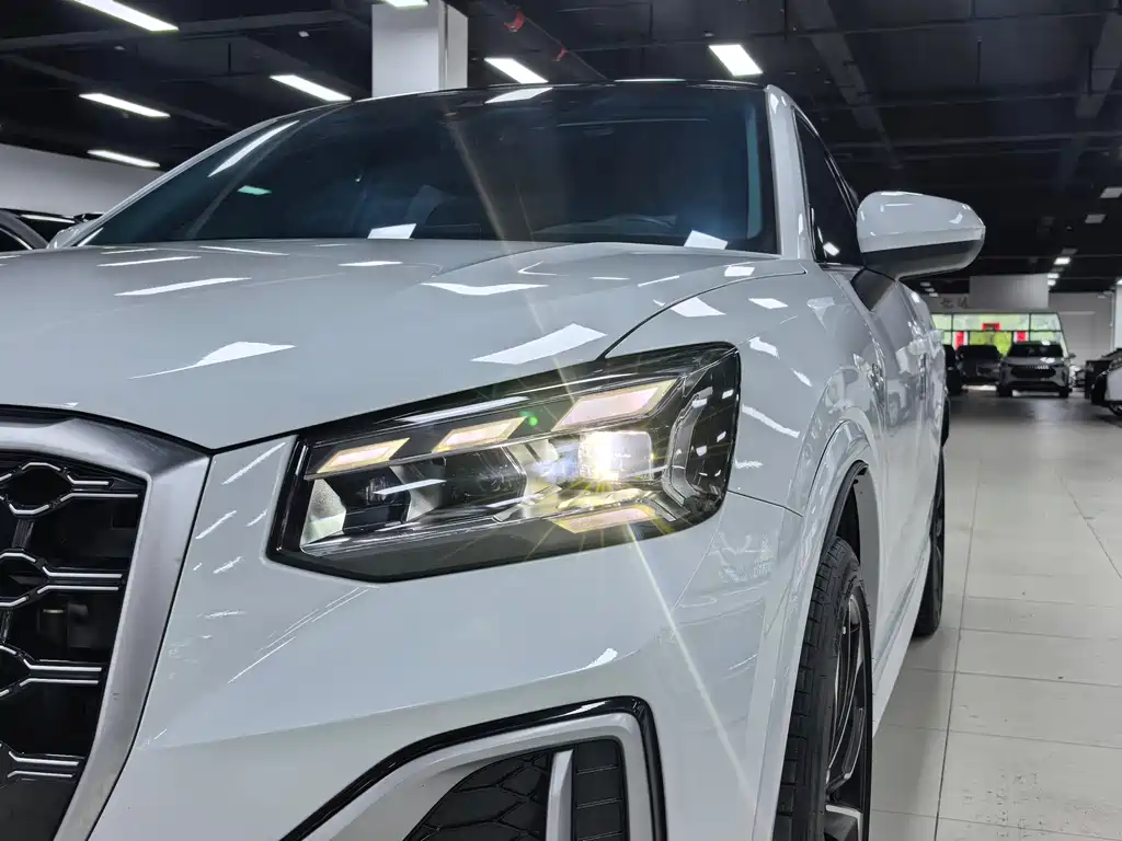 Audi Q2L 2023