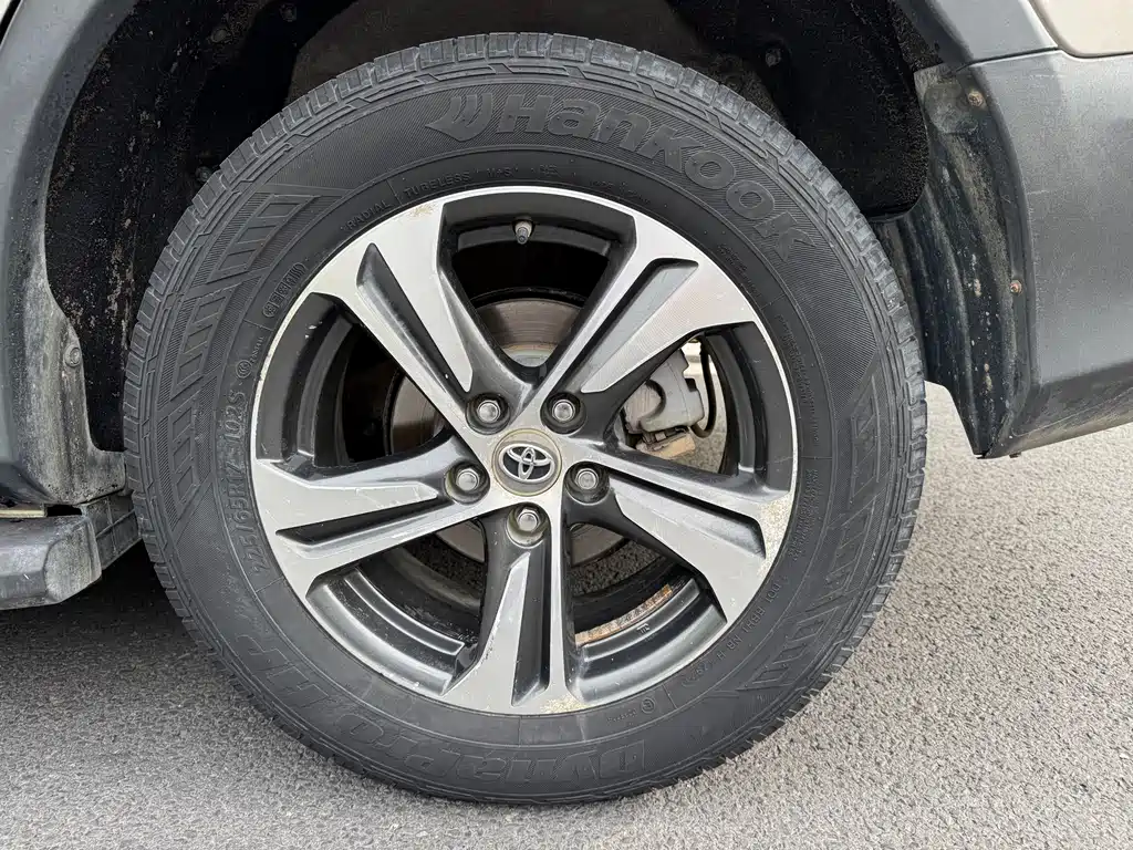 Toyota RAV4 2016 — фото 15