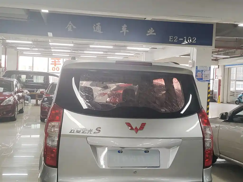 Wuling Hongguang 2016 — фото 11