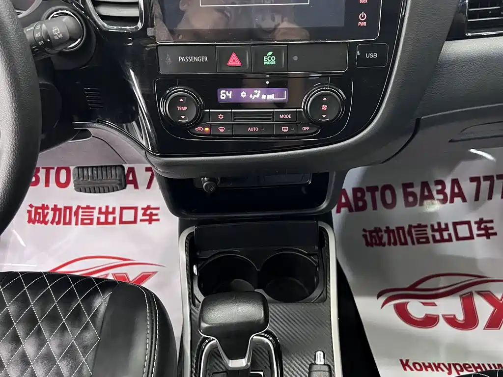 Mitsubishi Outlander 2022 — фото 12