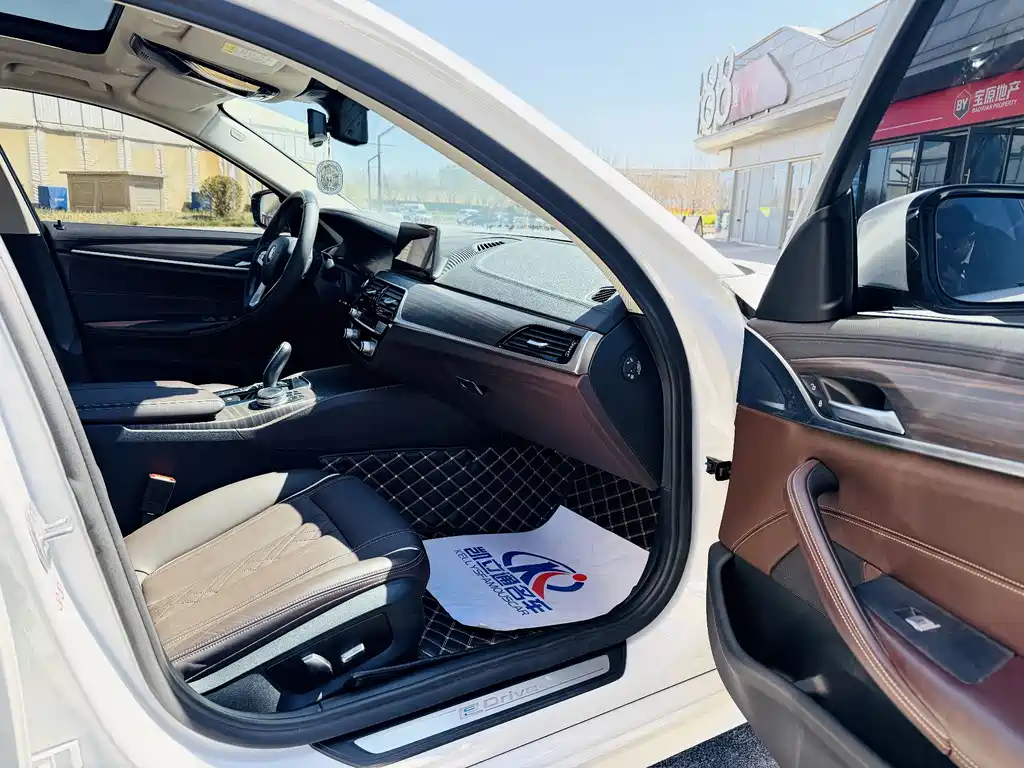 BMW 5 Series New Energy 2018 — фото 11