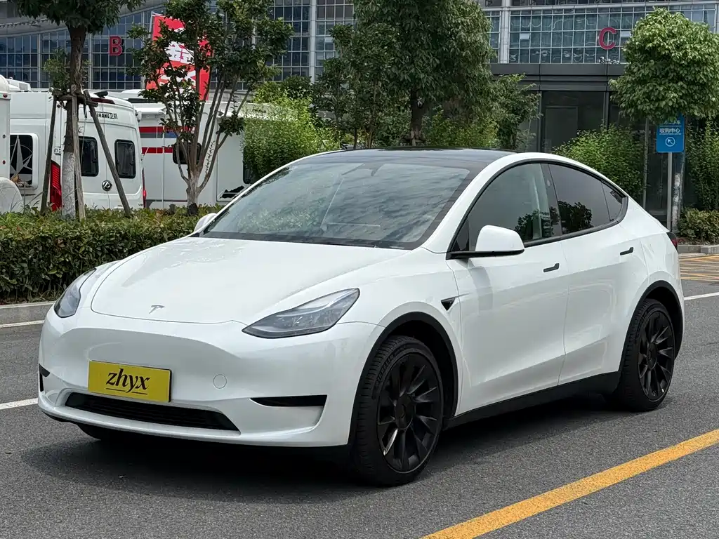 Tesla Model Y 2024 — фото 1