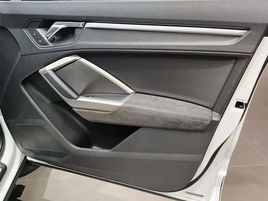 Audi Q3 2019 — фото 16