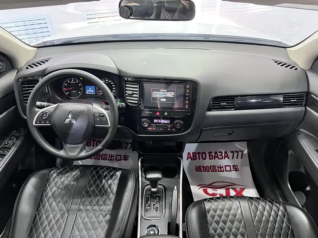 Mitsubishi Outlander 2022 — фото 14