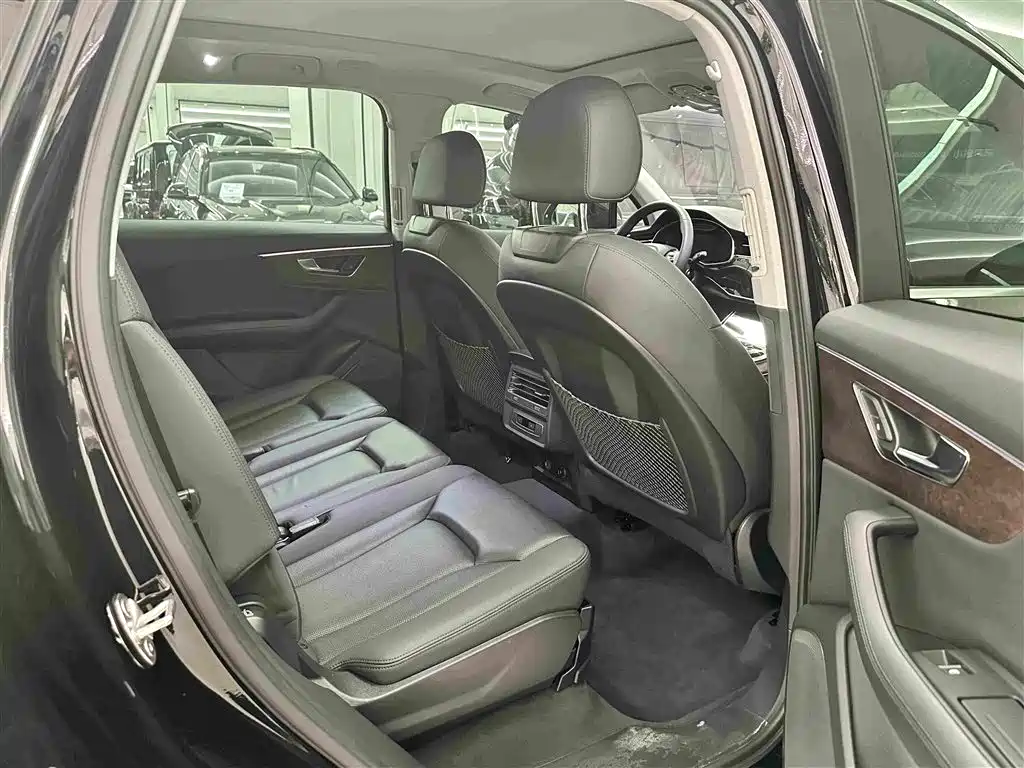 Audi Q7 2023 — фото 15