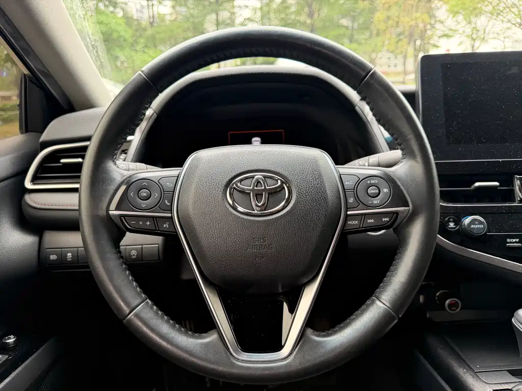 Toyota Camry 2022 — фото 10