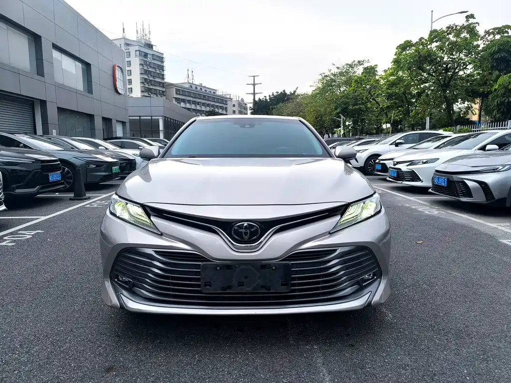 Toyota Camry 2020 — фото 2