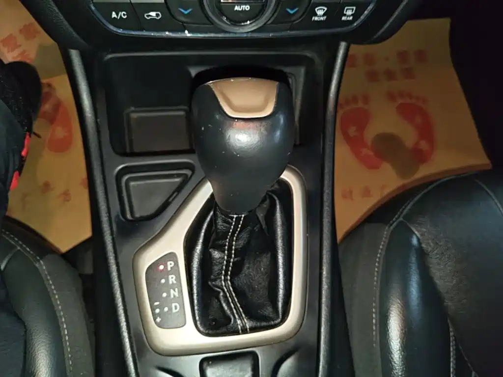 Jeep Cherokee 2018 — фото 10