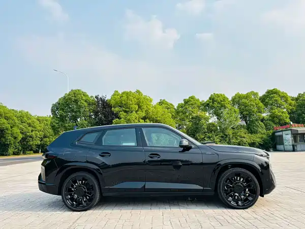 BMW XM 2023