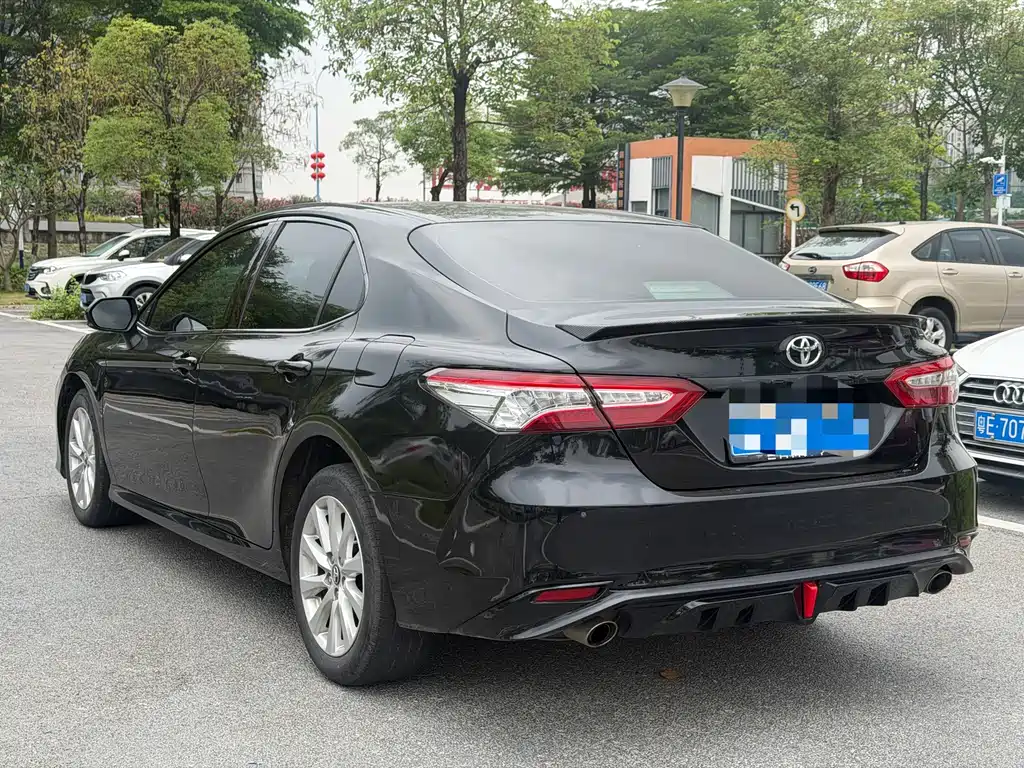 Toyota Camry 2020 — фото 6