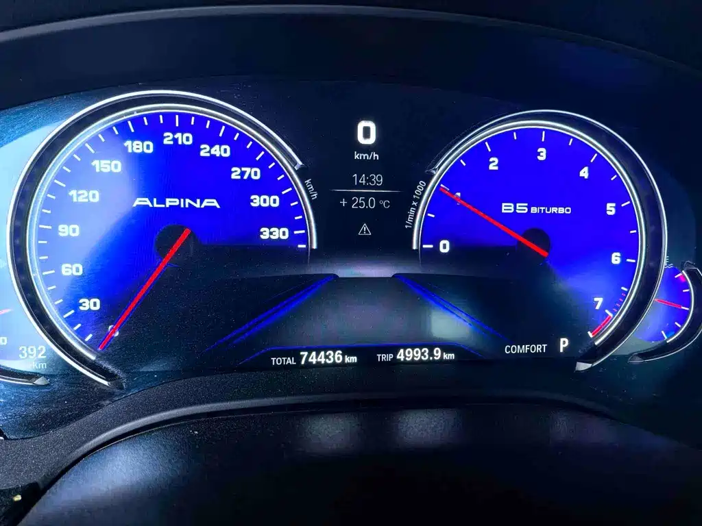BMW 5 Series 2018 — фото 13