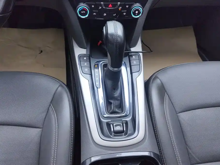 Chevrolet Malibu 2017 — фото 16