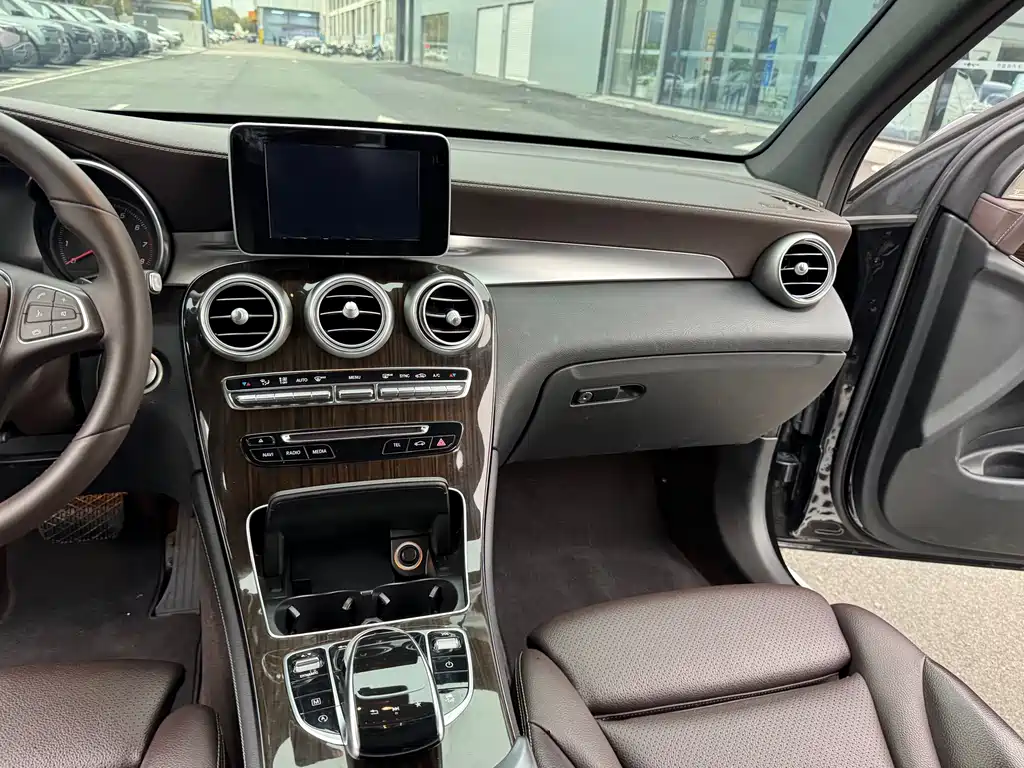 Mercedes-Benz GLC 2018 — фото 10