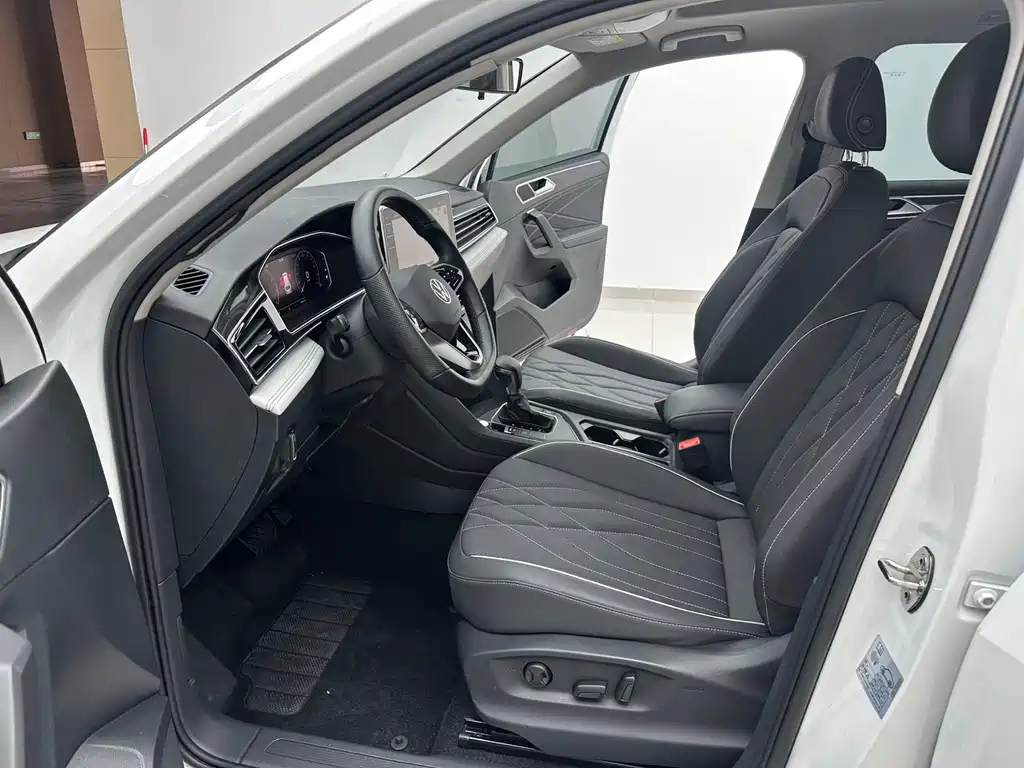 Volkswagen Tiguan L 2023 — фото 15