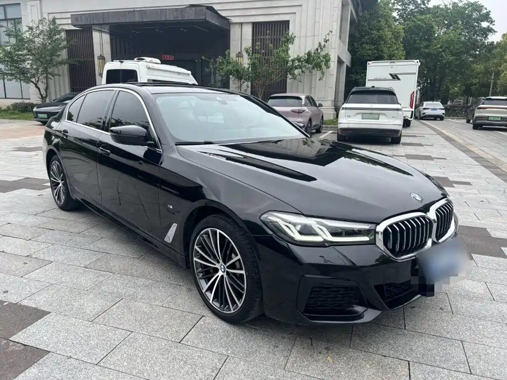 BMW 5 Series 2023 — фото 16