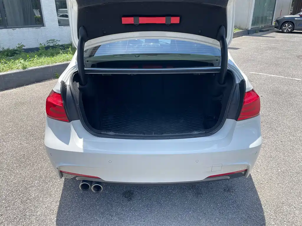 BMW 3 Series 2019 — фото 15