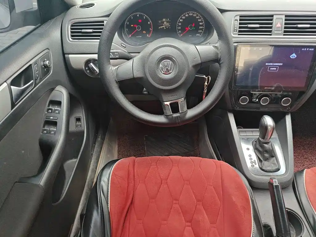 Volkswagen Sagitar 2015