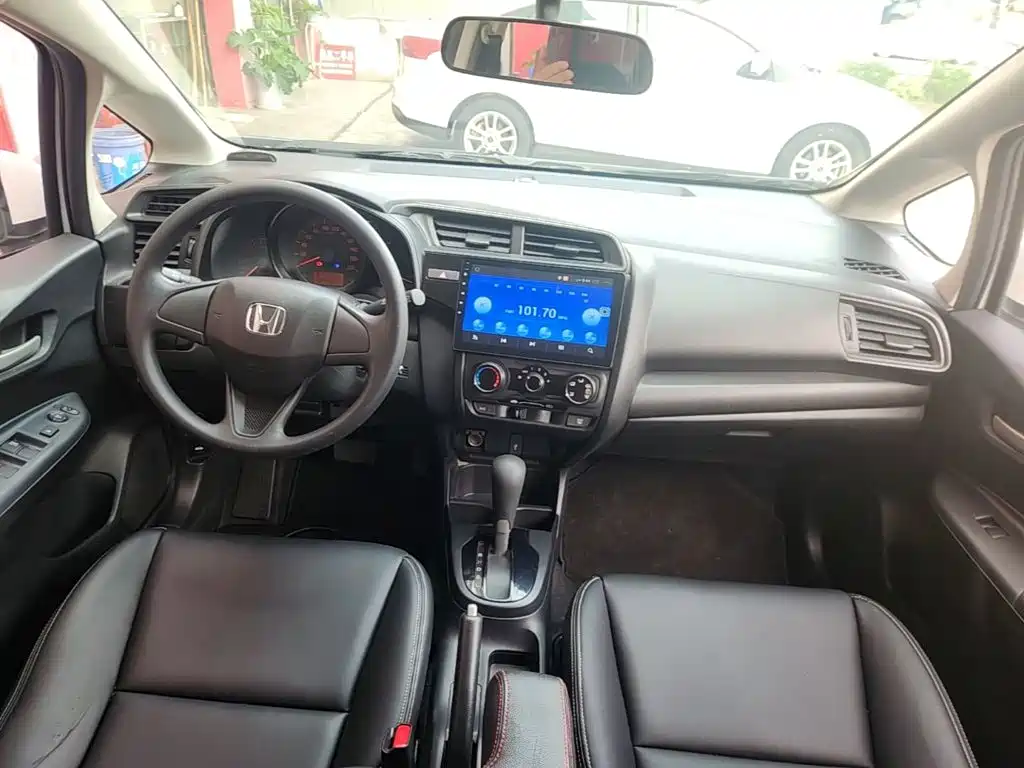 Honda Fit 2018 — фото 10