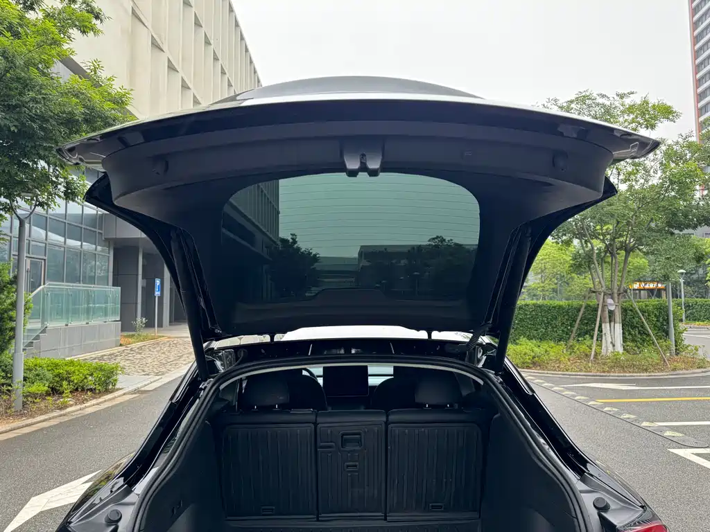 Tesla Model Y 2023 — фото 13