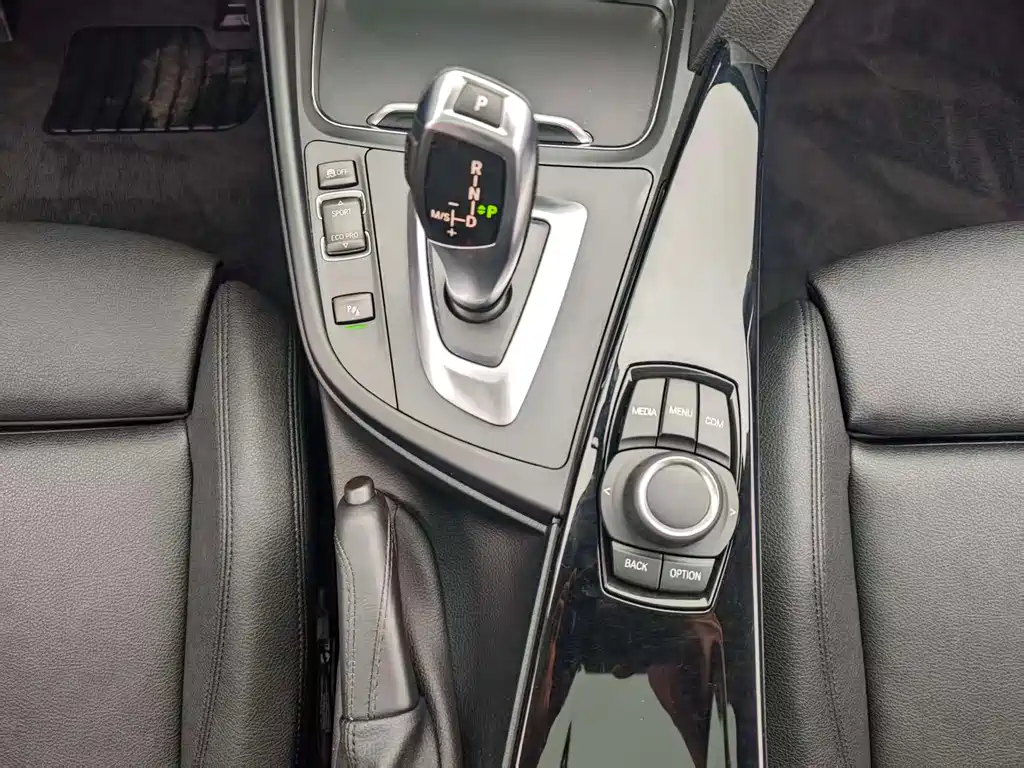BMW 3 Series GT 2018 — фото 16