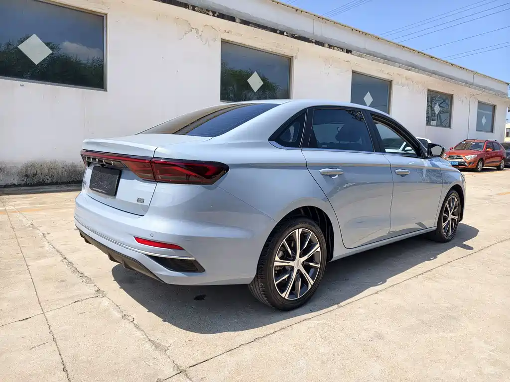 Geely Emgrand 2024