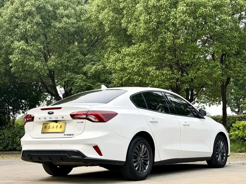 Ford Focus 2023 — фото 14