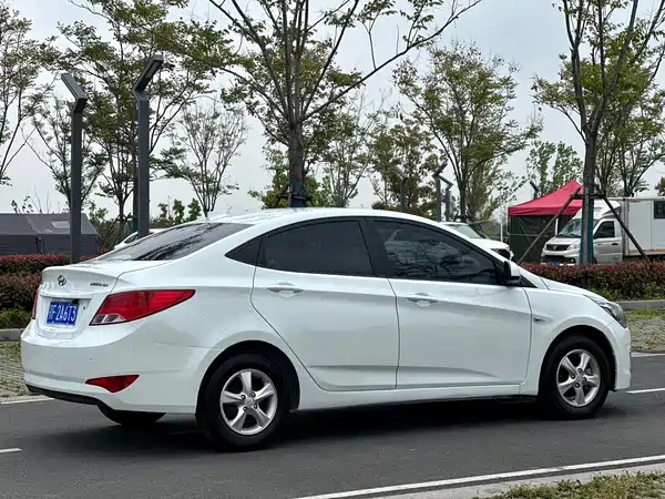 Hyundai Accent 2014