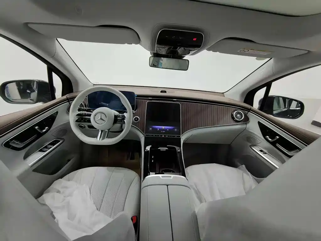 Mercedes-Benz EQE SUV 2025 — фото 13