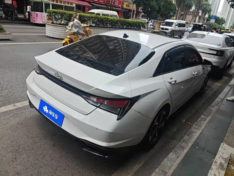 Hyundai Elantra 2023 — фото 3